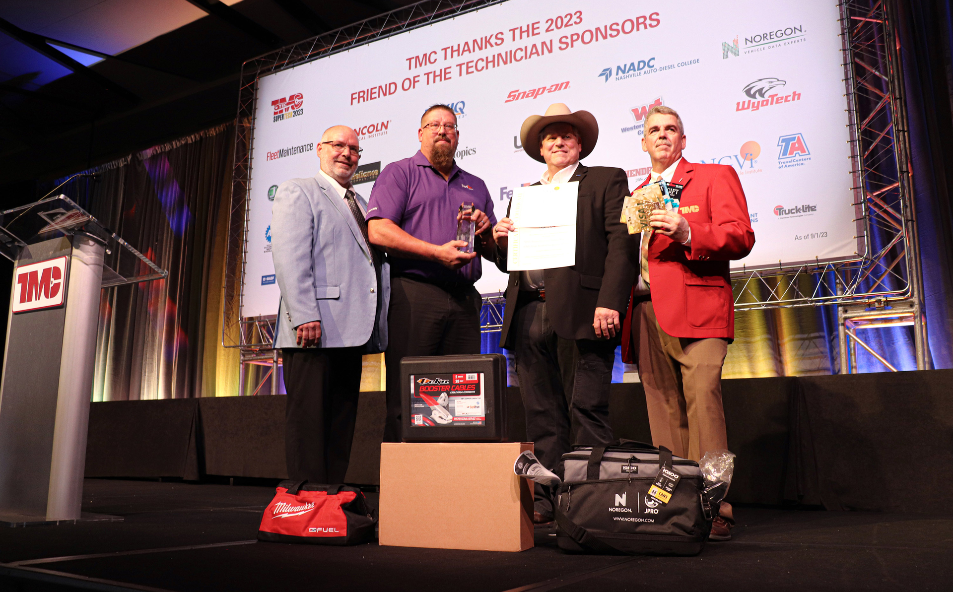 Doug Nickles, a FedEx Freight technician from East Moline, Illinois, was crowned TMC SuperTech 2023 Grand Champion.