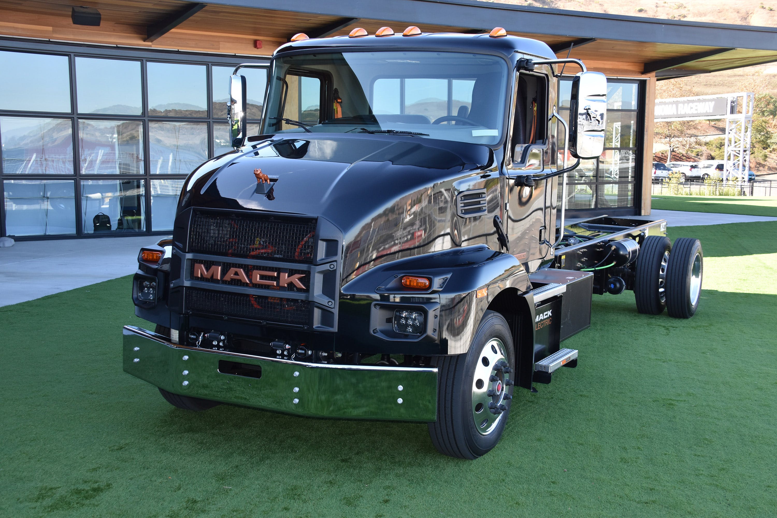 6543b43dcdf256001e2f5bd0 Macktrucksmdelectricelectrifi