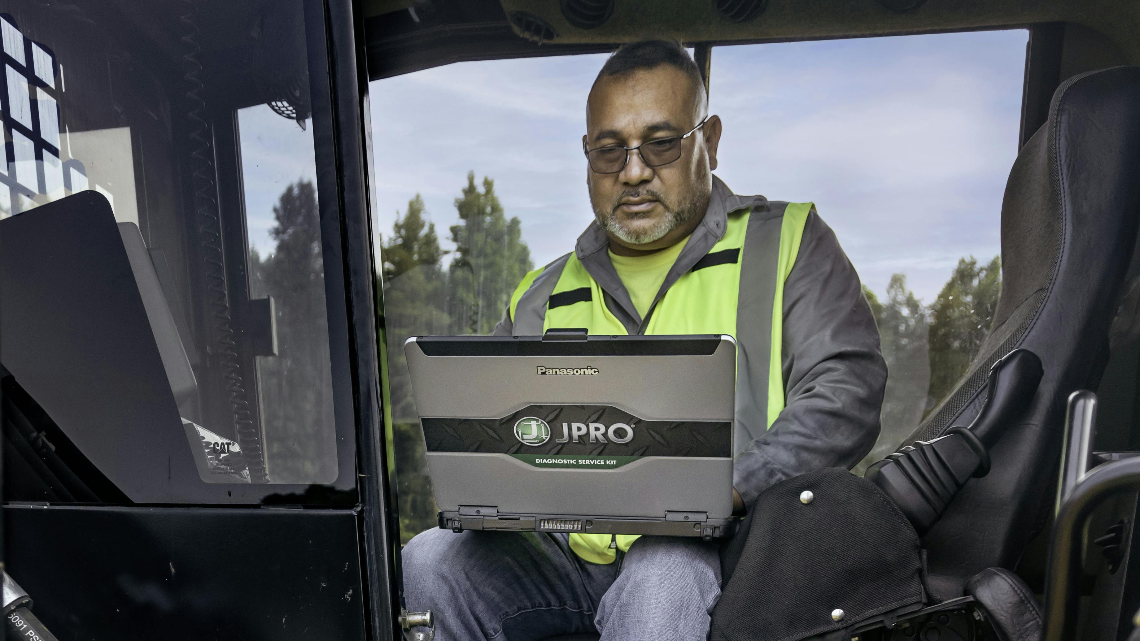 65f8903d7214ee001ecda685 Offhwy Technician With Jpro 3