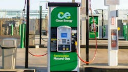 The North American Council for Freight Efficiency released a report on natural gas and its potential role in decarbonizing the trucking industry. The report shared key factors that fleets should consider when exploring the viability the alternative fuel in their fleet. The North American Council for Freight Efficiency released a report on natural gas and its potential role in decarbonizing the trucking industry. The report shared key factors that fleets should consider when exploring the viability the alternative fuel in their fleet.