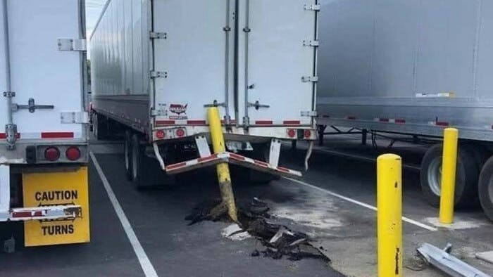 parking_lot_pole_reverse_1