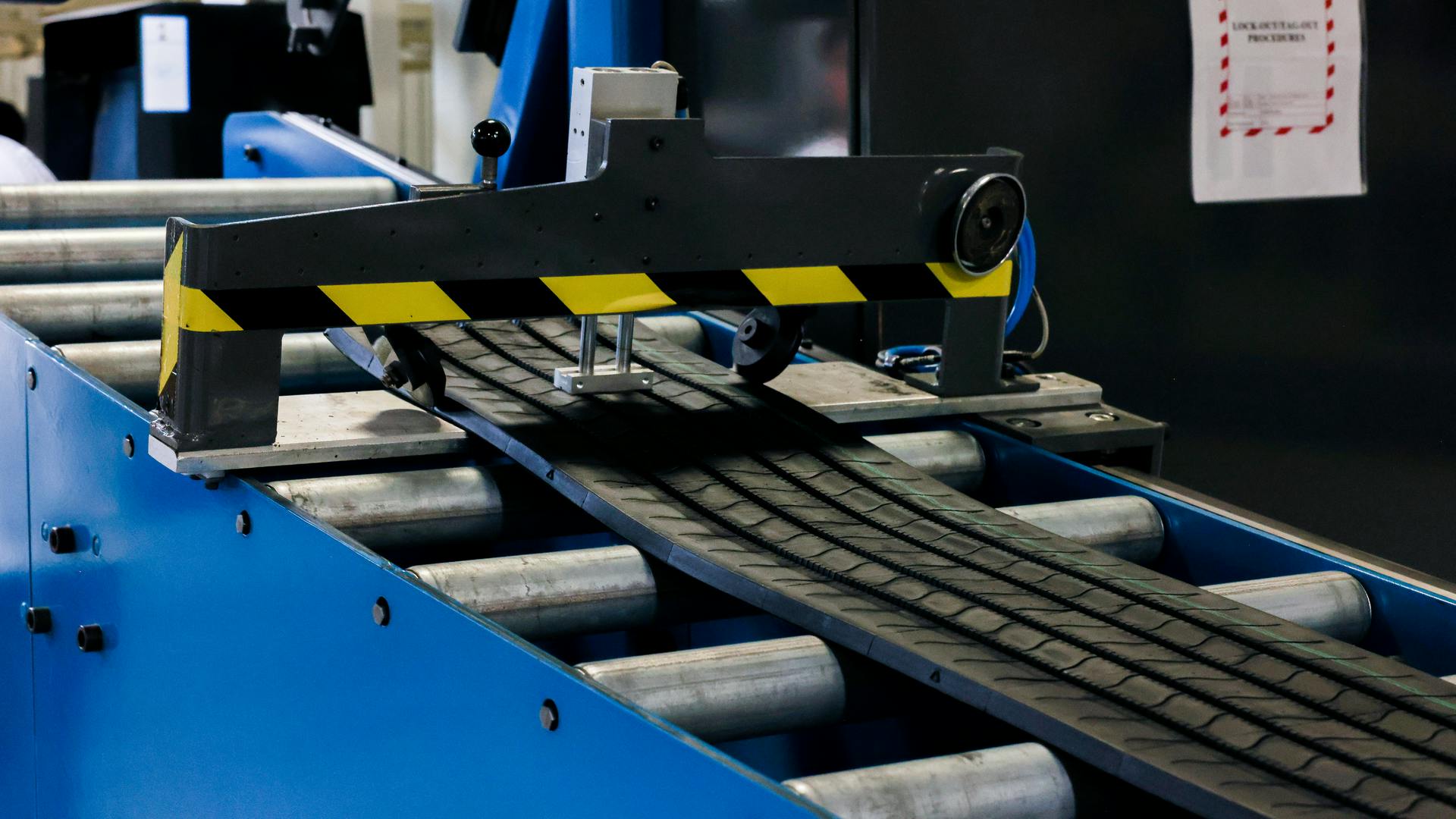 663252e0f8b4e90008883044 Bandag Retreads