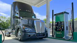 Kenworth T680 with Cummins X15N Natural Gas Engine