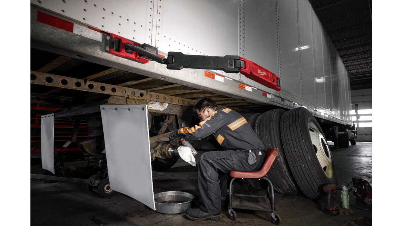 6675ee56bba4bb4070fbae75 M18 Magnetic Extendable Light