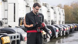 Hand tools can lose calibration due to several factors, from general wear to environmental conditions. Hand tools can lose calibration due to several factors, from general wear to environmental conditions.