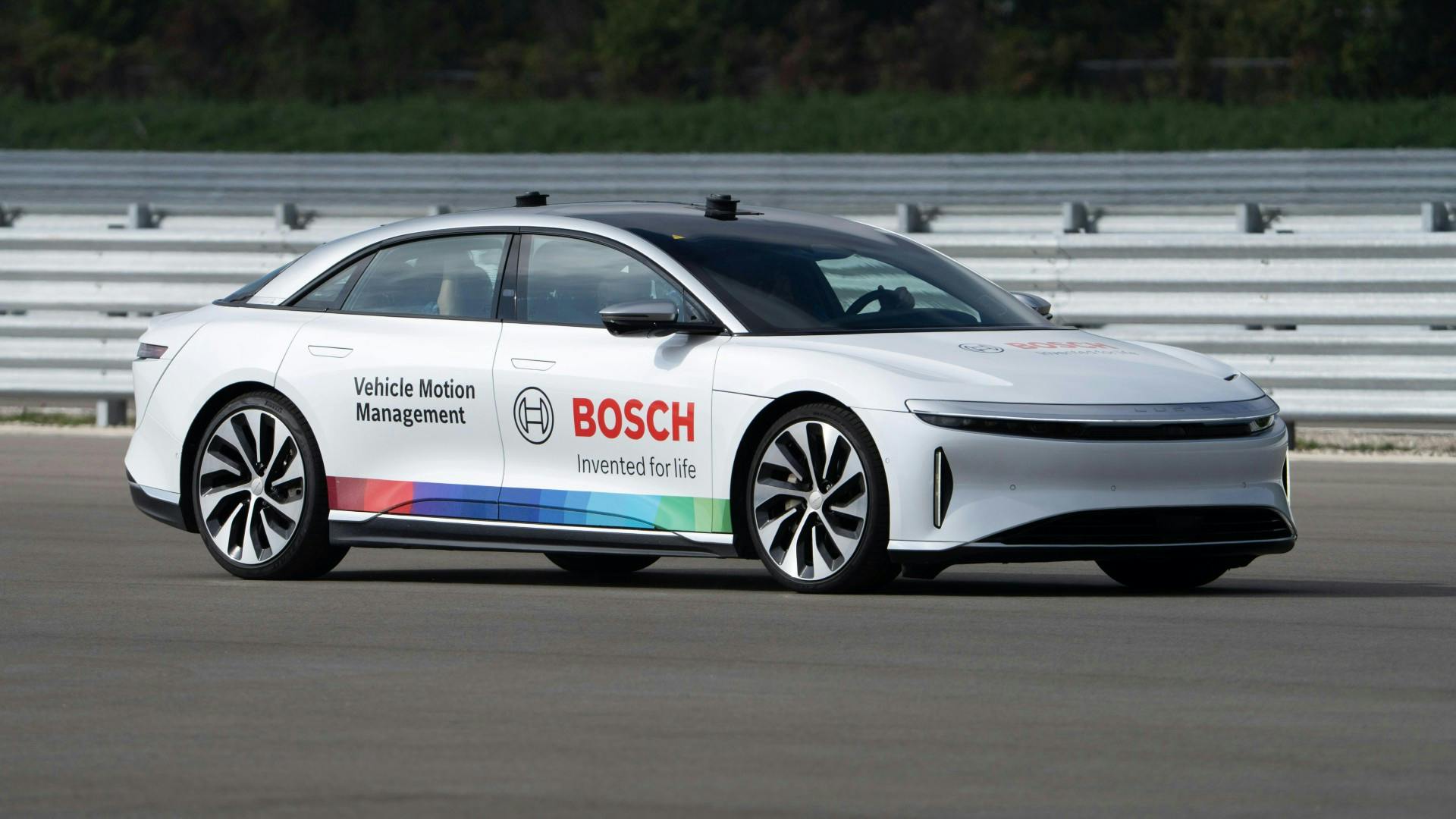 Bosch Mobility hosted media to showcase multiple new safety, connectivity, and trailering technologies that are currently available for OEMs to implement into their new models. These innovations in safety and convenience in automotive could easily be adapted to the fleet segment.