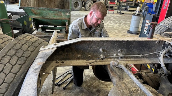 67086494e08809e263af69c7 Hm Repairs Technician In Shop