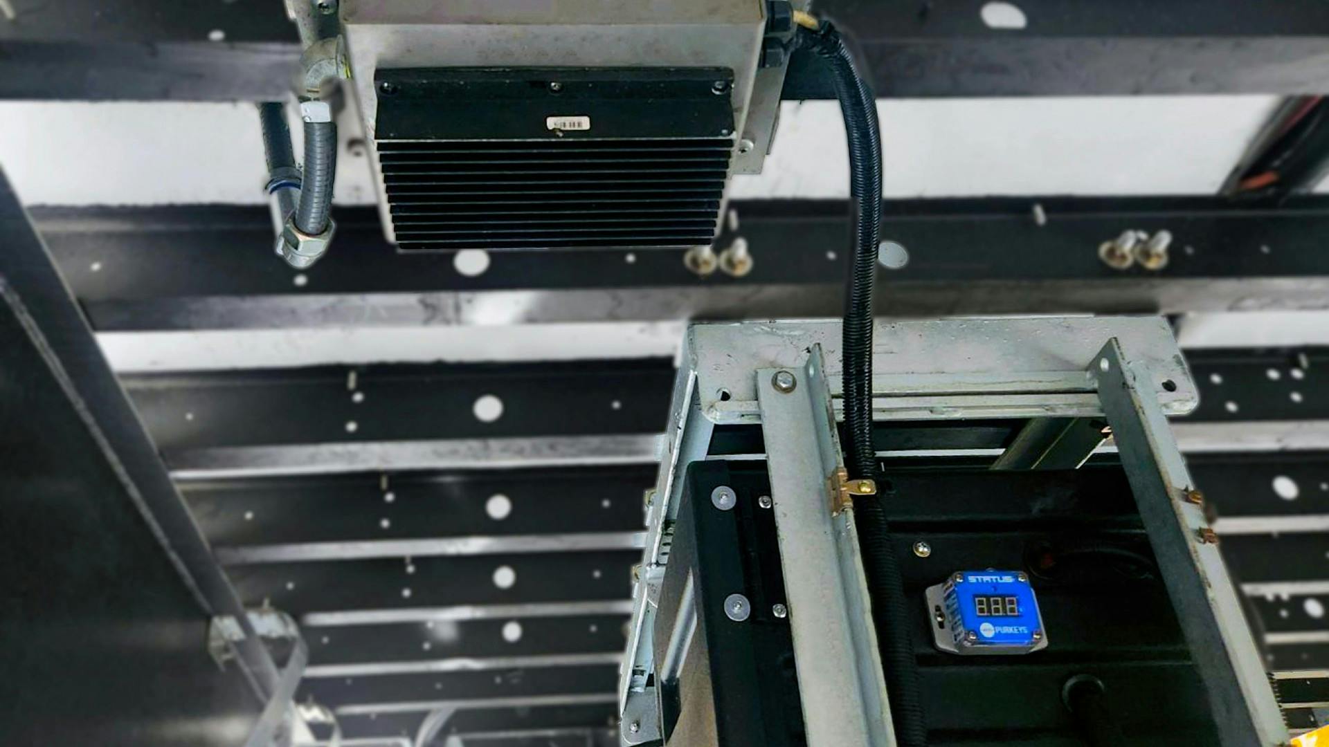 ut_cargobull_liftgate_battery_charger