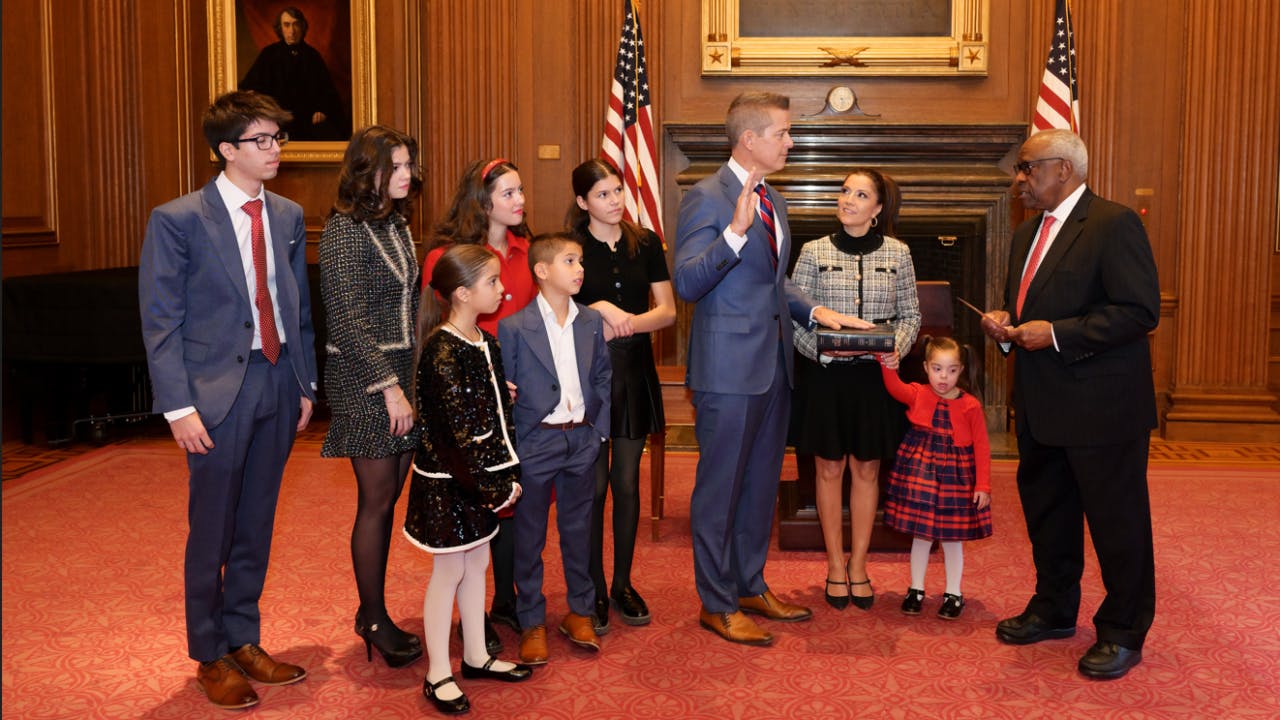 Sean duffy sworn in as secretary of transportation