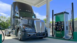 Kenworth has incorporated the Cummins X15N natural gas engine into its Kenworth T680. Kenworth has incorporated the Cummins X15N natural gas engine into its Kenworth T680.
