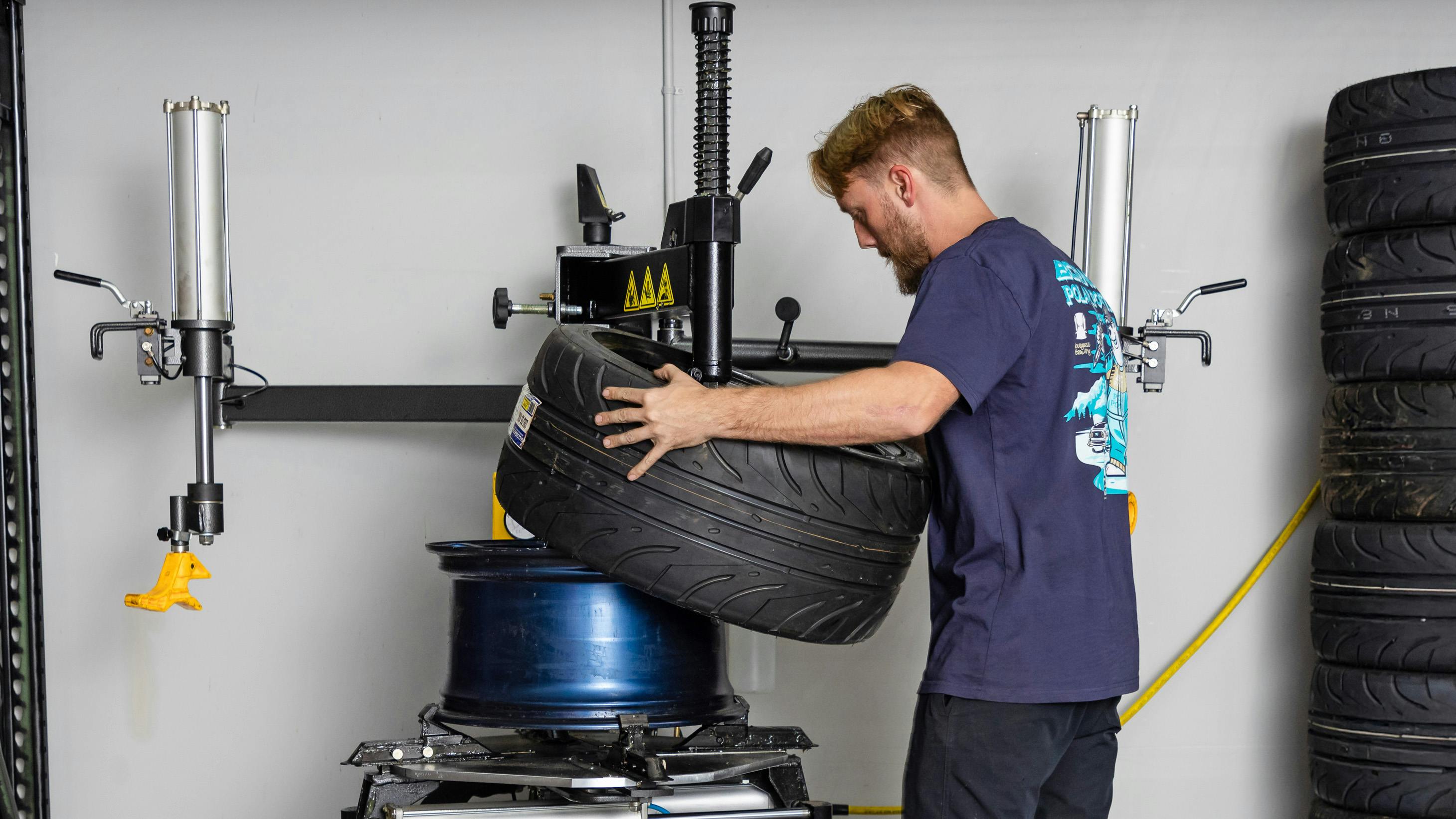 680c02b431dcf1df03739798 Using A Ranger R980dp Tire Changer