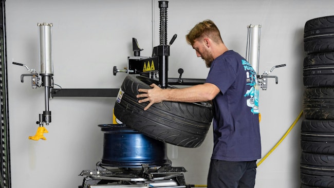 680c02b431dcf1df03739798 Using A Ranger R980dp Tire Changer