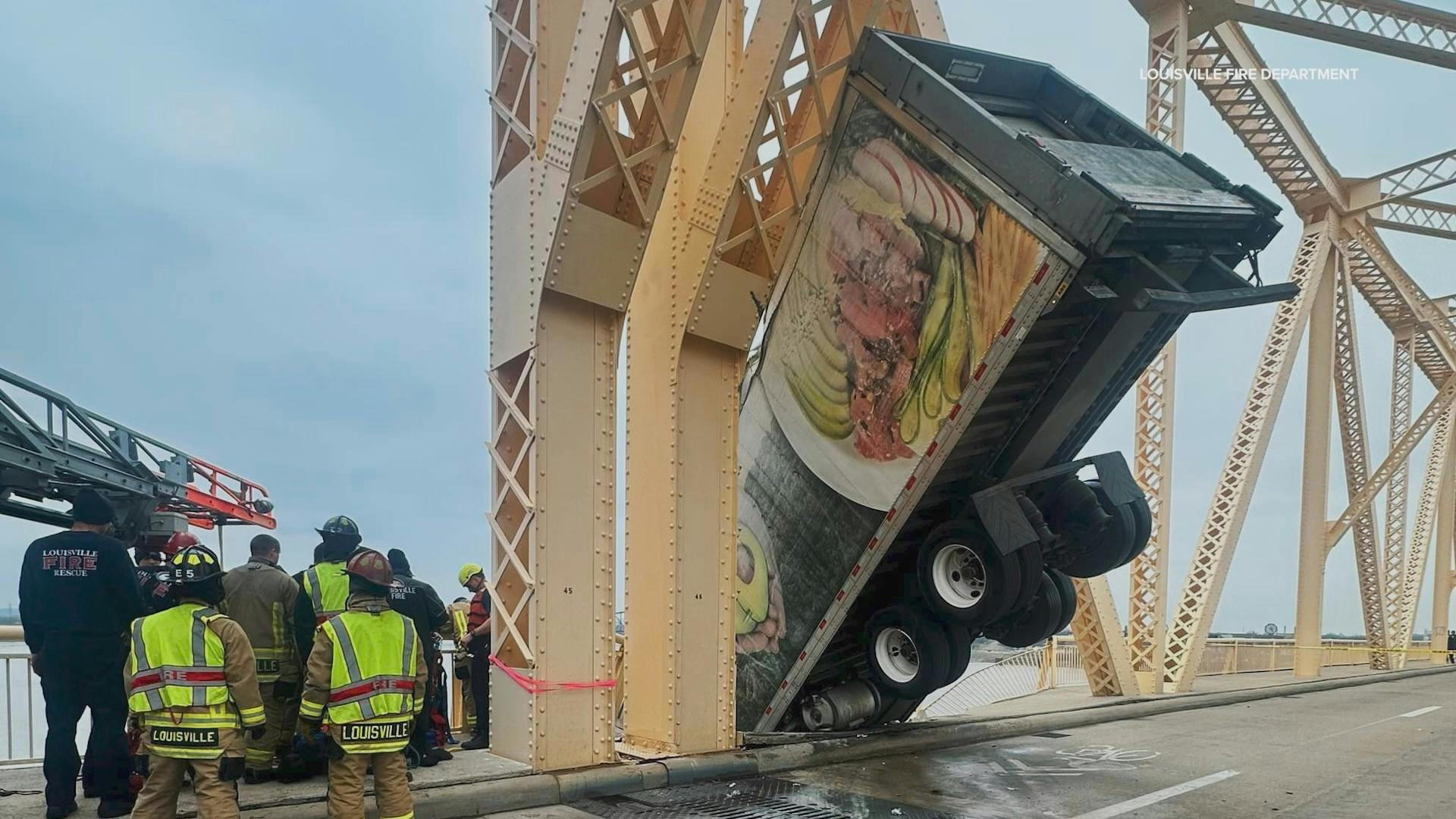 louisville_fire_dept_clark_bridge_rescue