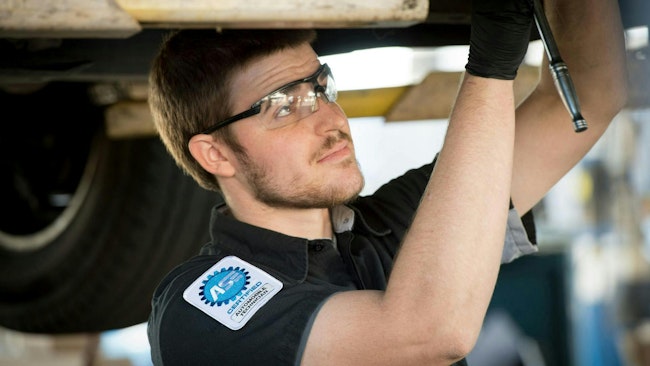 Male ASE technician PicoScope webinar