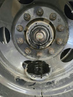 Wheel hub dripping oil Wheel hub dripping oil