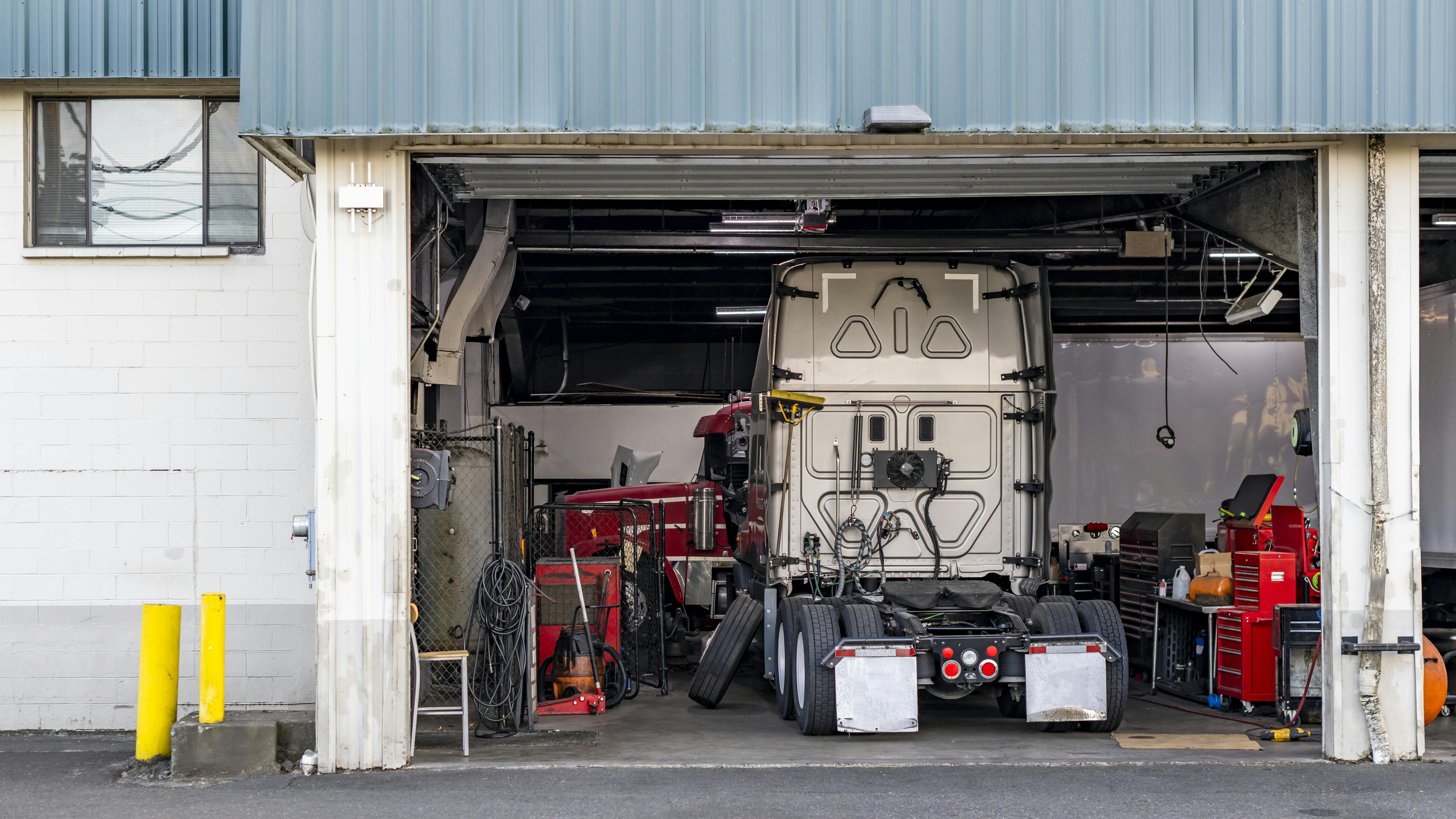 dreamstime_xxl_327892067_1