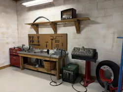 This recreated race shop workstation reflects NASCAR’s early hands-on era, when mechanics and drivers relied on basic hand tools, ingenuity, and fabrication skills to keep cars running and competitive. This recreated race shop workstation reflects NASCAR’s early hands-on era, when mechanics and drivers relied on basic hand tools, ingenuity, and fabrication skills to keep cars running and competitive.