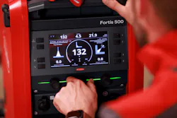 LCD screens provide information in easy-to-understand full text and images, showing changes you can expect to the weld when making an adjustment.