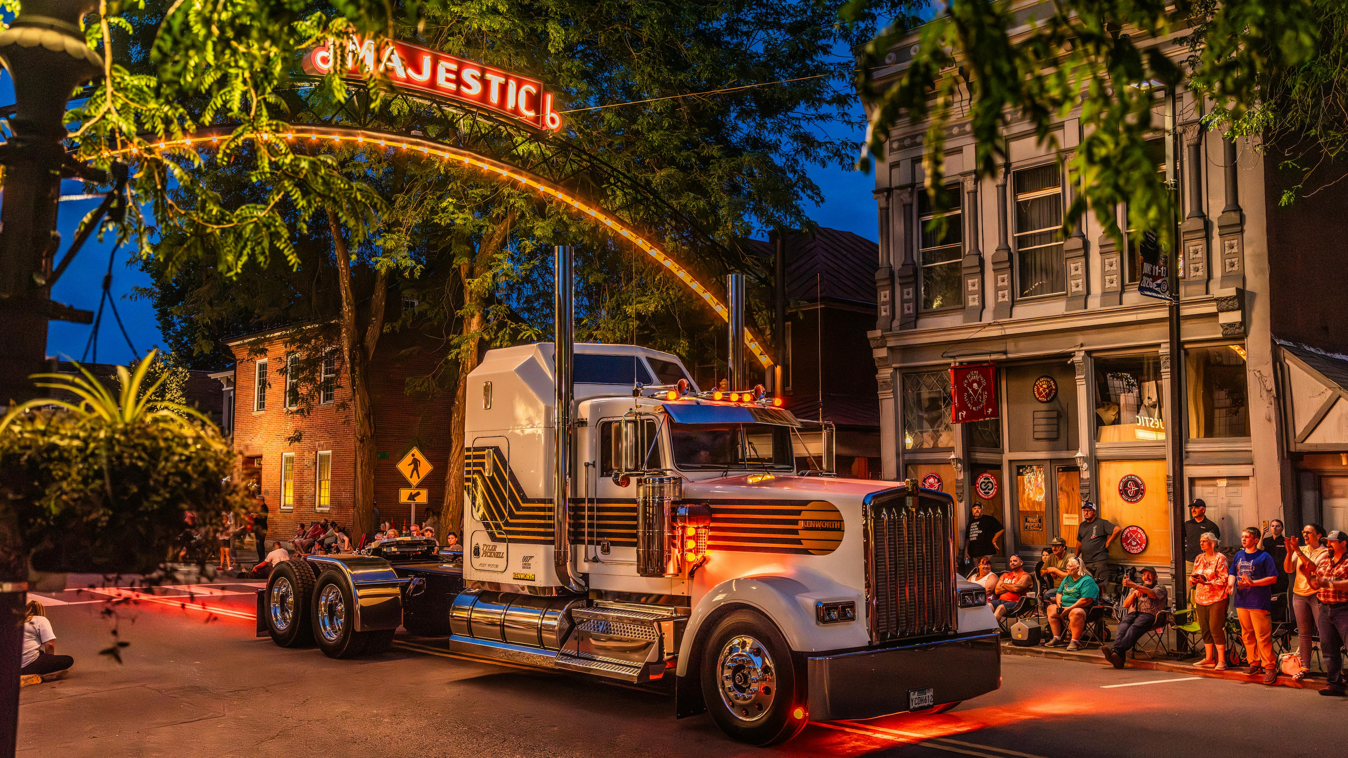 James Bond - Kenworth 007 Limited Edition W900