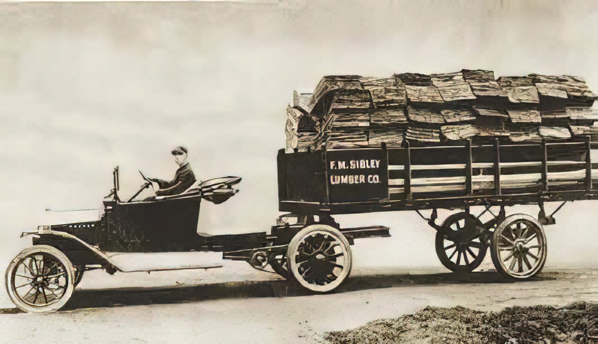fruehauf_first_trailer
