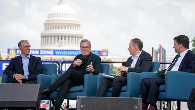 L to R: Paccar CEO Preston Feight, ATA President & CEO Chris Spear, EPA Administrator Lee Zeldin, and EPA Assistant Administrator for the Office of Air and Radiation Aaron Szabo on Freedom Stage at the Great American State Fair on the National Mall.