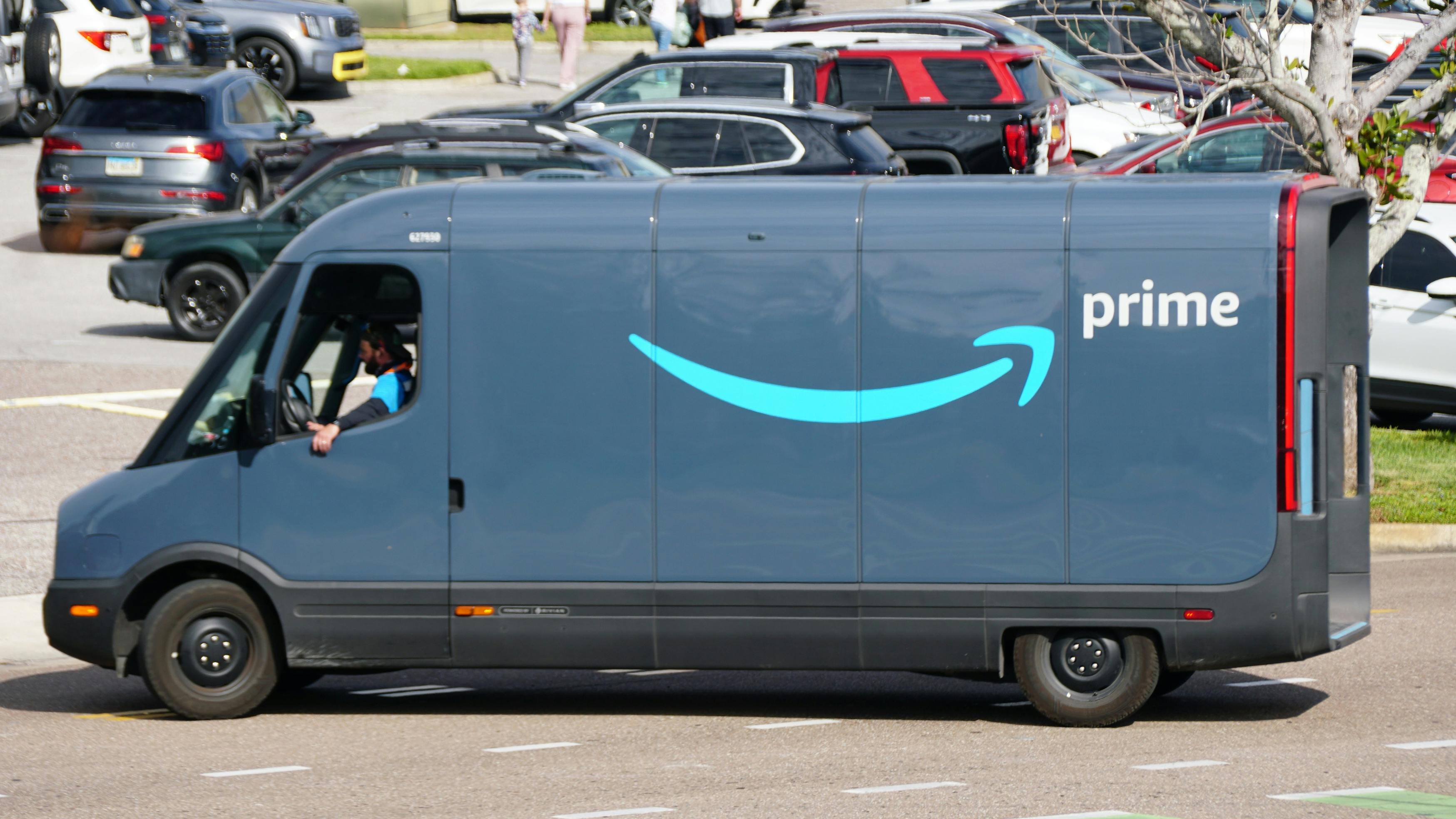 Amazon electric van dreamstime_xl_429253224