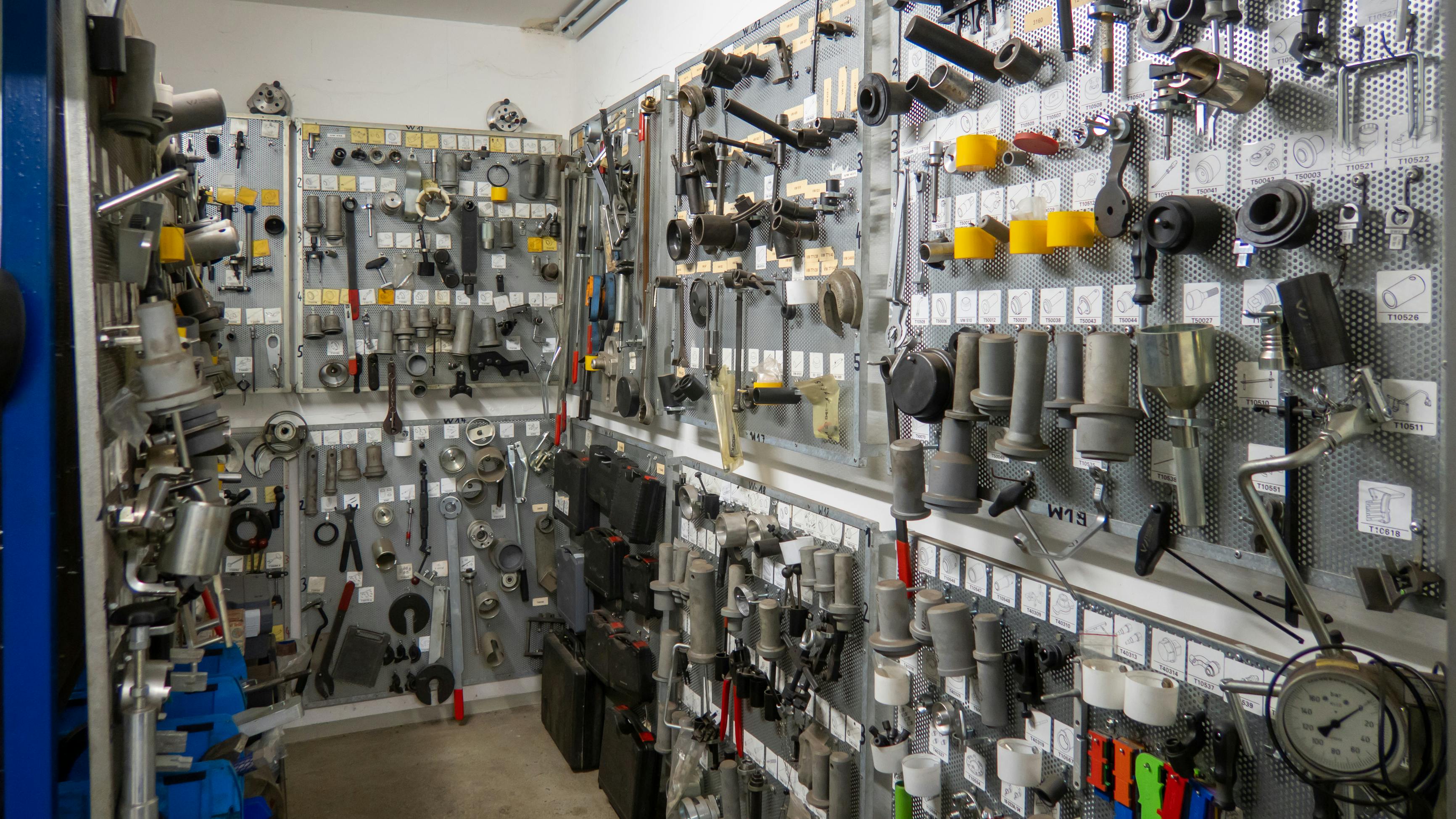 auto parts room