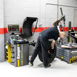 ranger_dst30px_wheel_balancer_in_use